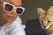 Namorada de Oruam com o gato, batizado de Malandrex