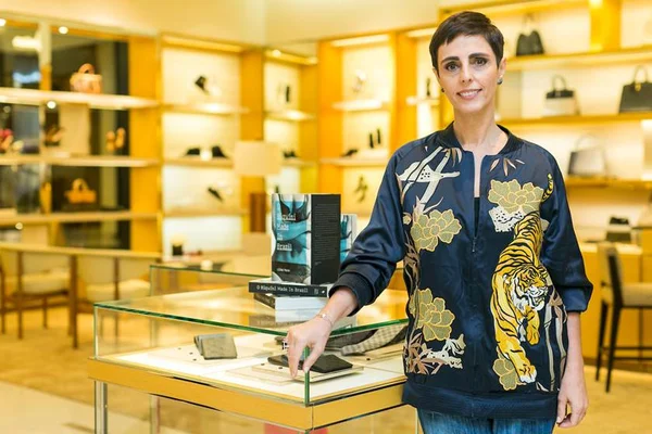 Lilian Pacce lança livro sobre o biquíni na Louis Vuitton de Brasília