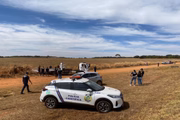 Viatura da Polícia Civil capotou na GO-330 após colisão com caminhão; dois morreram no local. Viatura da Polícia Civil capotou na GO-330 após colisão com caminhão; dois morreram no local.
