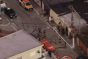 O fogo teve início por volta de 4h50 em um edifício na Rua Estevão da Cunha de Abreu, 88
