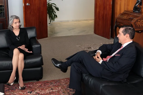 Presidentes do STF e TRF-4 conversam sobre julgamento de Lula