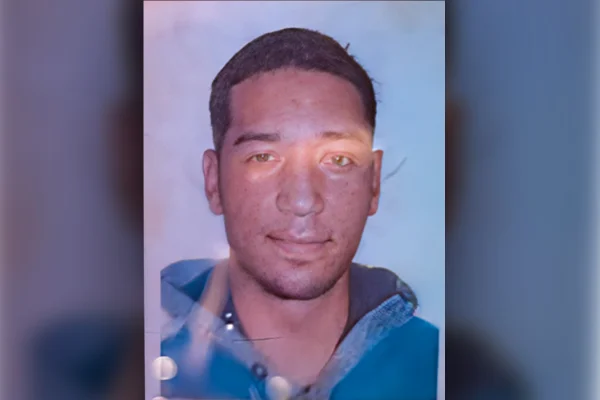 Foto colorida de Cassio suspeito de matar vendedora em shopping