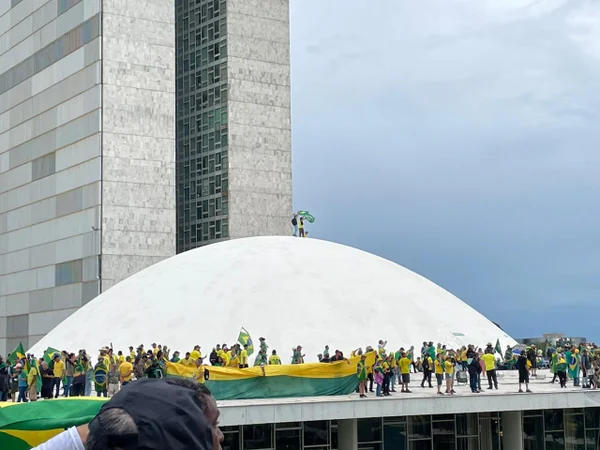 Com medo de ataque após atos terroristas em Brasília, senadores pedem proteção policial