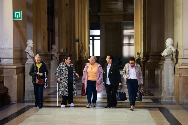 Imagem colorida de mulheres raptadas - Metrópoles