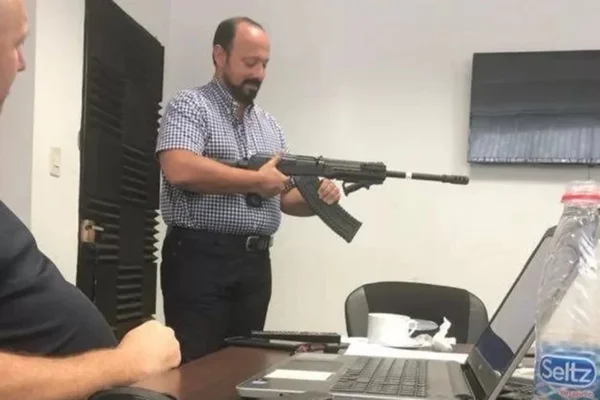 Imagem colorida mostra o argentino Diego Hernan que pe apontado como o maior traficante de armas da américa do sul - Metrópoles