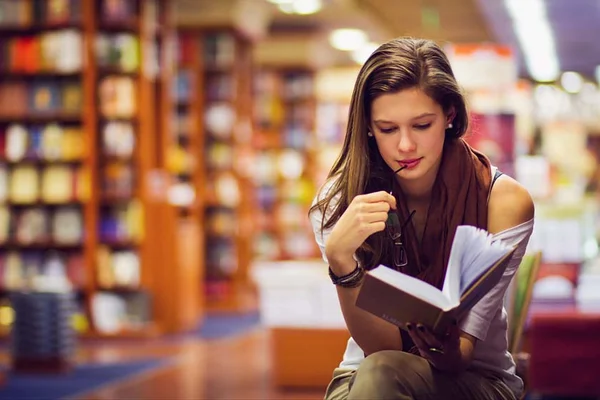 Quatro livros de contos para você ler e relaxar a cabeça