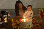 Lorena Maria posa com o filho, Rás, para as redes sociais