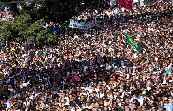 Marcha para Jesus reúne milhares de pessoas em São Paulo