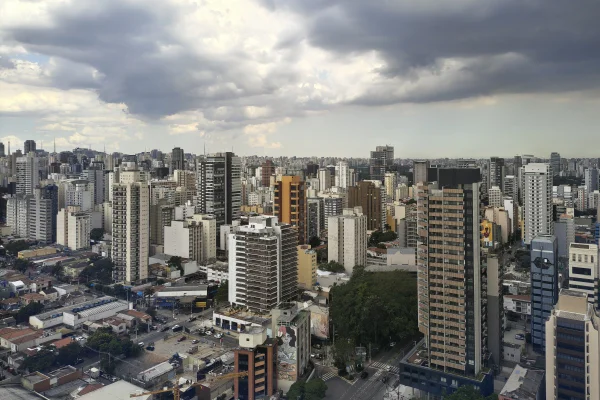 Imagem mostra vista panorâmica de São Paulo - Metrópoles