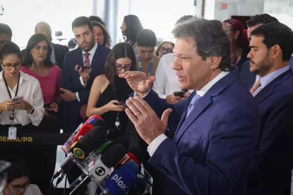 Coletiva Haddad