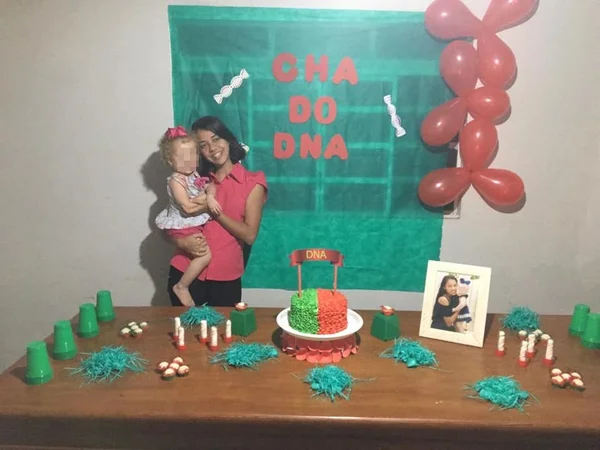 Mulher faz Chá do DNA para revelar paternidade da filha