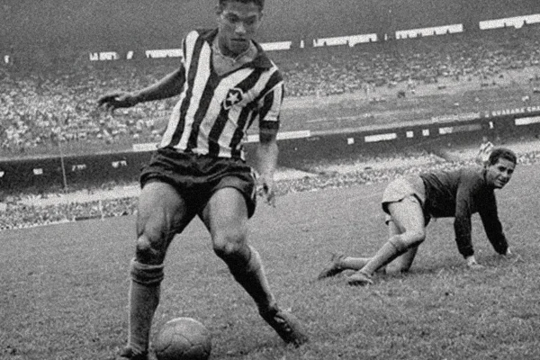 NY Times publica obituário de Mané Garrincha 43 anos após sua morte