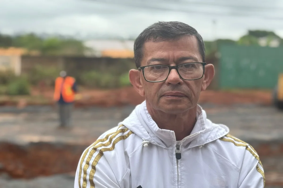 Luiz Henrique de Oliveira diz que a obra vem causando problemas aos moradores Luiz Henrique de Oliveira diz que a obra vem causando problemas aos moradores