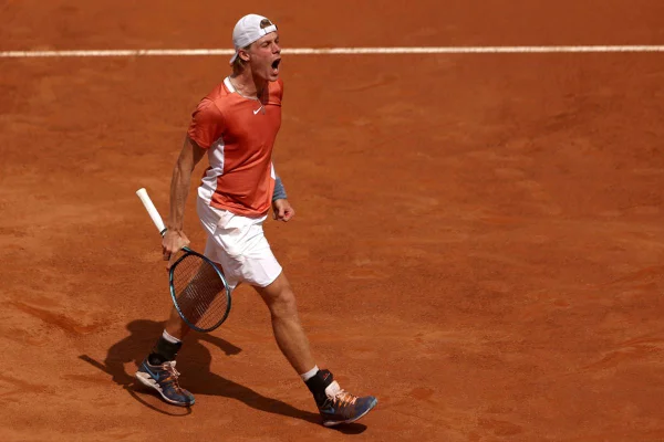 Denis Shapovalov perde a paciência com torcedores