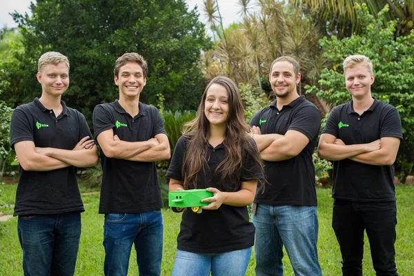 Alunos do DF criam solução que facilita o ensino de robótica na escola