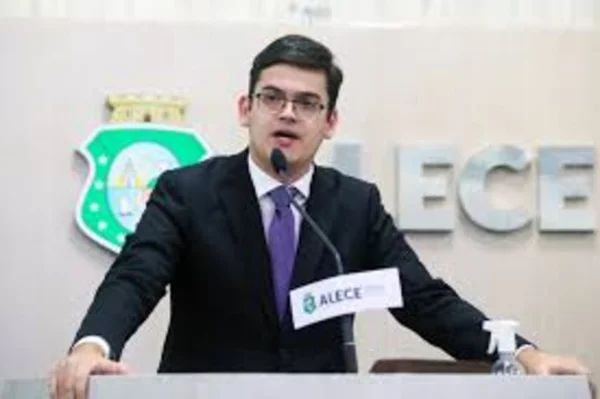 Deputado estadual e presidente nacional do Partido Liberal Jovem (PLJ), Carmelo Neto (CE)