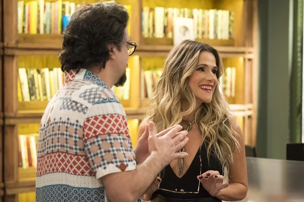 Bom Sucesso: carente, Silvana passa o réveillon transando com Mário