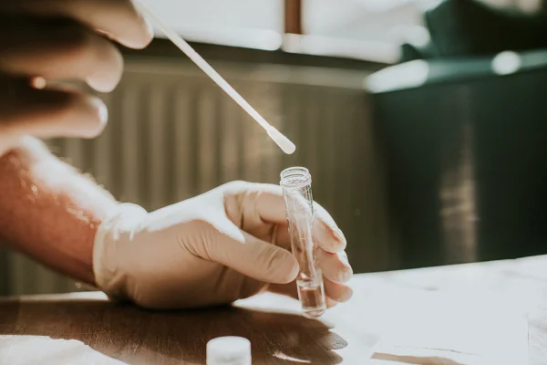 Teste de saliva - Metrópoles - diabetes precoce
