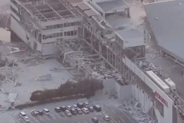Japão: terremoto de magnitude 7,1 derruba shopping e provoca mortes - destaque galeria