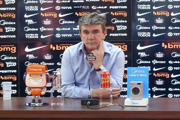 Andrés Sanchez em coletiva do Corinthians