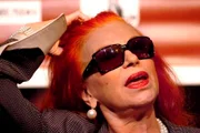 Ela tina 81 anos Ela tina 81 anos