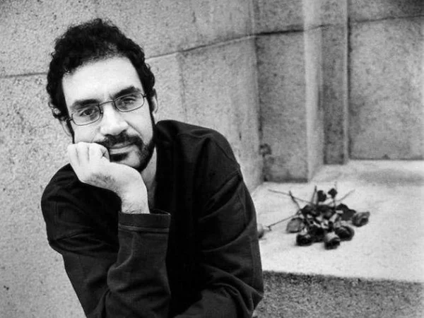 Após duas décadas, Renato Russo se multiplica numa legião de covers