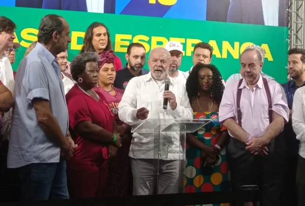 Sobre apoio de Zema a Bolsonaro, Lula diz que povo não é gado