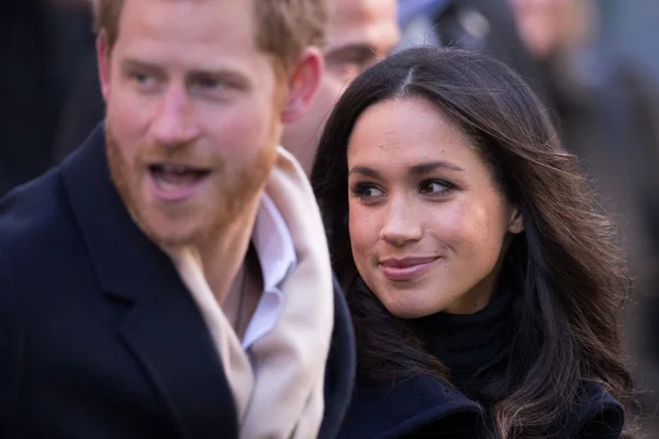 Palácio de Buckingham anuncia títulos adotados por Harry e Meghan
