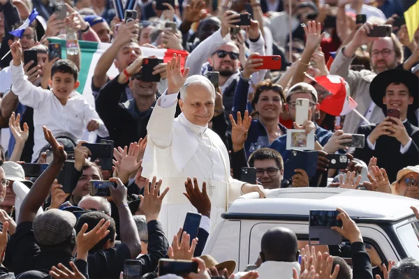 papa Leão XIV após missa inaugural - Metrópoles