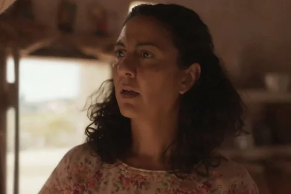 Imagem colorida de Tereza, personagem da novela Mar do Sertão - Metrópoles