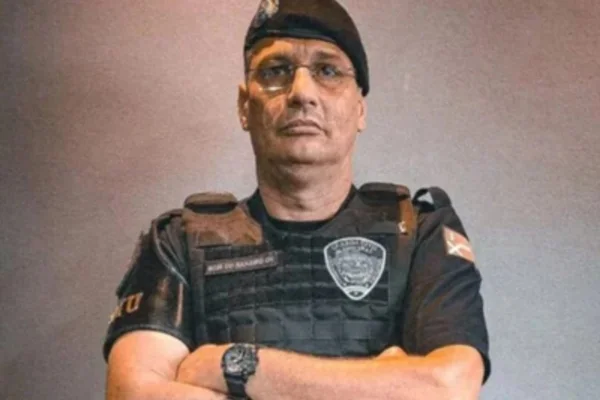 Imagem colorida de Sandro Torres Amante, comandante da Guarda Civil Municipal (GCM) de Ribeirão Pires (SP) acusado de integrar milícia e ter elo com tráfico. - Metrópoles