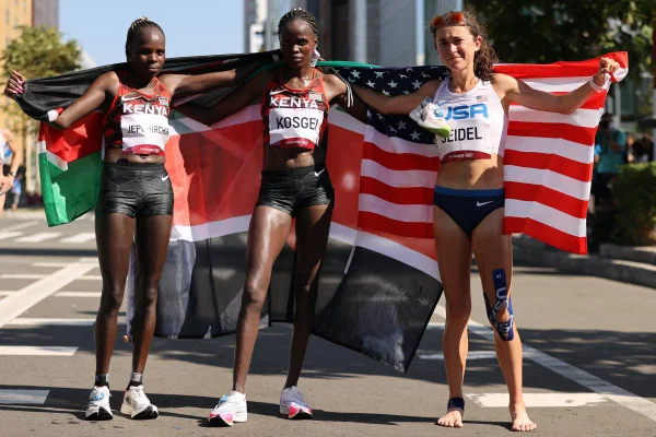 Quenianas confirmam favoritismo e levam ouro e prata na maratona na Olimpíada