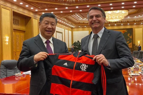 Bolsonaro: “Sou Palmeiras, Botafogo e, hoje, Flamengo”