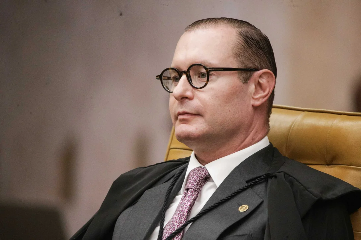 Zanin manda liberar sites do TSE e e-Título a quem ficar sem dados móveis