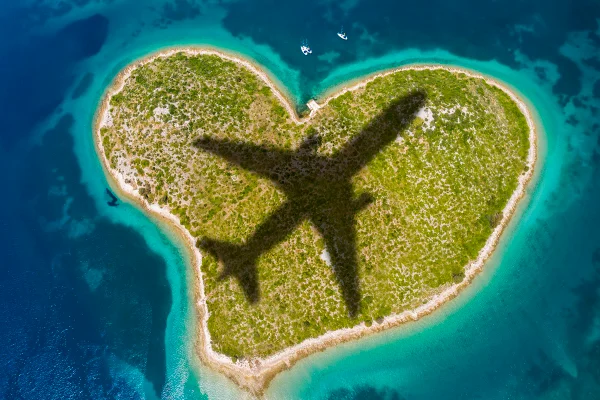 Imagem mostra ilha em formato de coração - Metrópoles