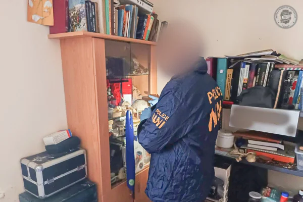 Auxiliar de enfermagem é preso por furtar restos humanos e consumi-los - destaque galeria Auxiliar de enfermagem é preso por furtar restos humanos e consumi-los - destaque galeria
