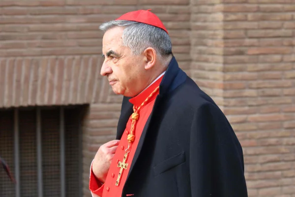 Cardeal italiano Giovanni Angelo Becciu, prefeito emérito da Congregação para as Causas dos Santos durante a procissão penitencial da Quarta-feira de Cinzas na Basílica de Santa Sabina. Roma (Itália), 22 de fevereiro de 2023. (Foto de Grzegorz Galazka/Archivio Grzegorz Galazka/Portfólio Mondadori via Getty Images)