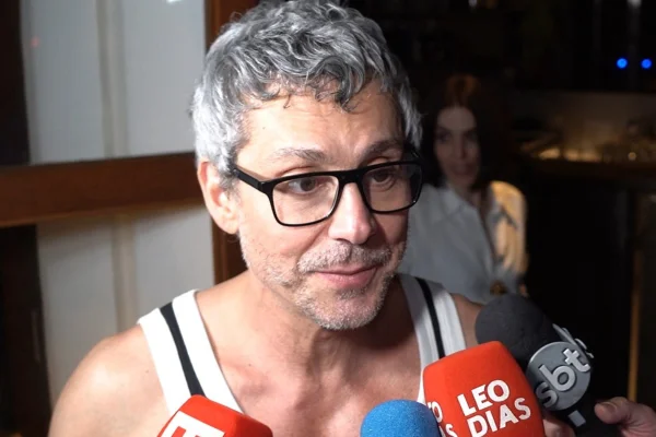 Alexandre Nero em entrevista na festa de Vale Tudo