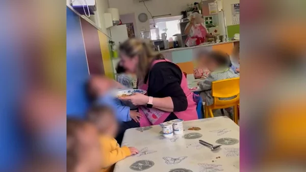 Vídeo flagra cuidadora agredindo bebê em creche “Se cuspir, enfio de novo - Metrópoles