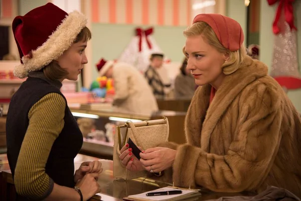 Cate Blanchett e Rooney Mara vivem romance no melodrama “Carol”