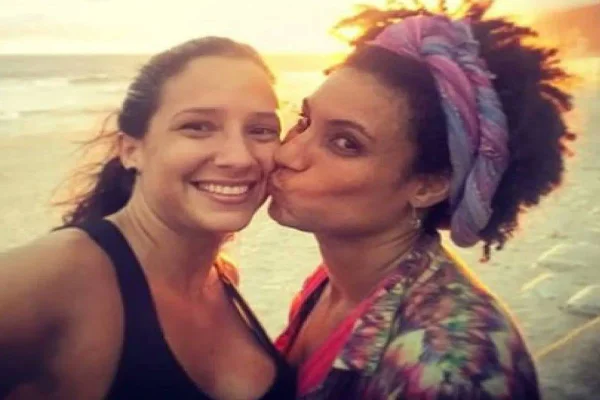 Imagem colorida de Marielle Franco e Monica Benicio - Metrópoles