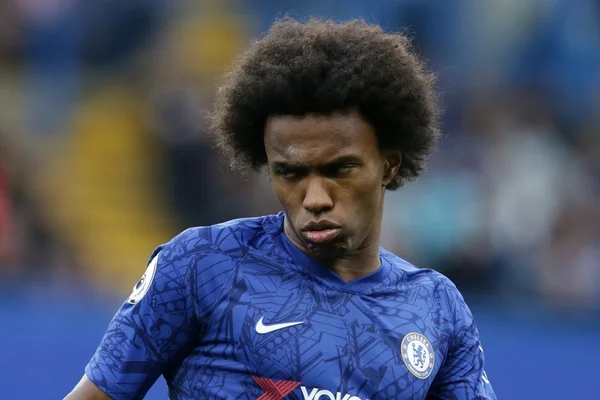 Willian reclama de avaliação no FIFA 20; fãs do Chelsea discordam
