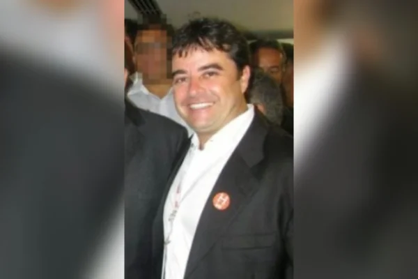 Ex-prefeito terá que devolver R$ 105 mil por gastos em viagens em MG