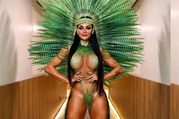 Após três anos, Juju Salimeni volta ao Carnaval de SP como musa