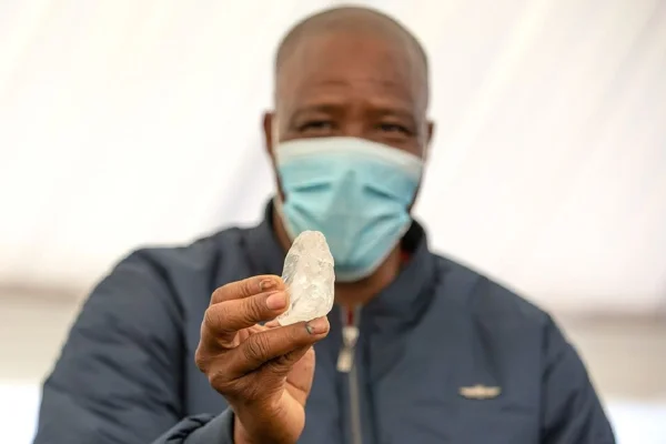 Diamante gigante encontrado em Botsuana pode ser 3º maior da história