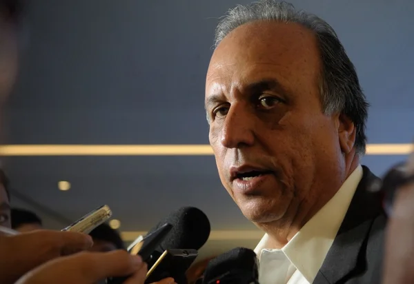 Pezão vai ao STF e pede que Torquato apresente “provas oficiais”