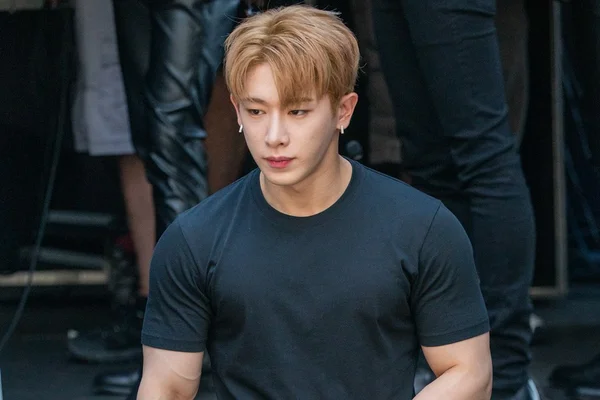 K-Pop: Wonho, do Monsta X, anuncia saída do grupo