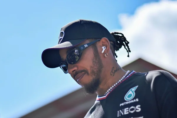“Adoraria uma pausa”, diz Hamilton sobre aposentadoria da Fórmula 1
