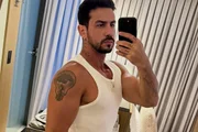 Gabriel Madureira faz selfie no espelho Gabriel Madureira faz selfie no espelho