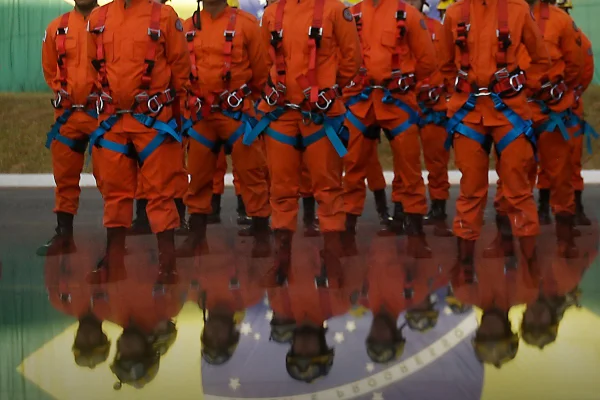 Bombeiros militares - Metrópoles